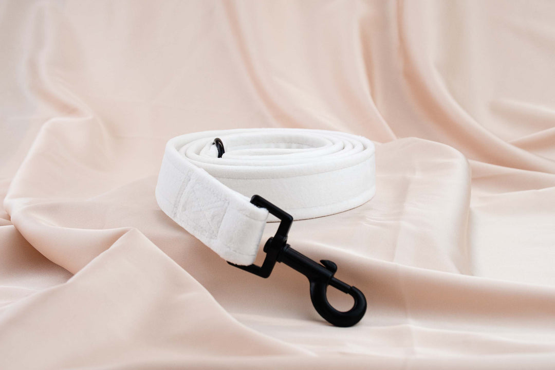 SNOW WHITE VELVET LEASH