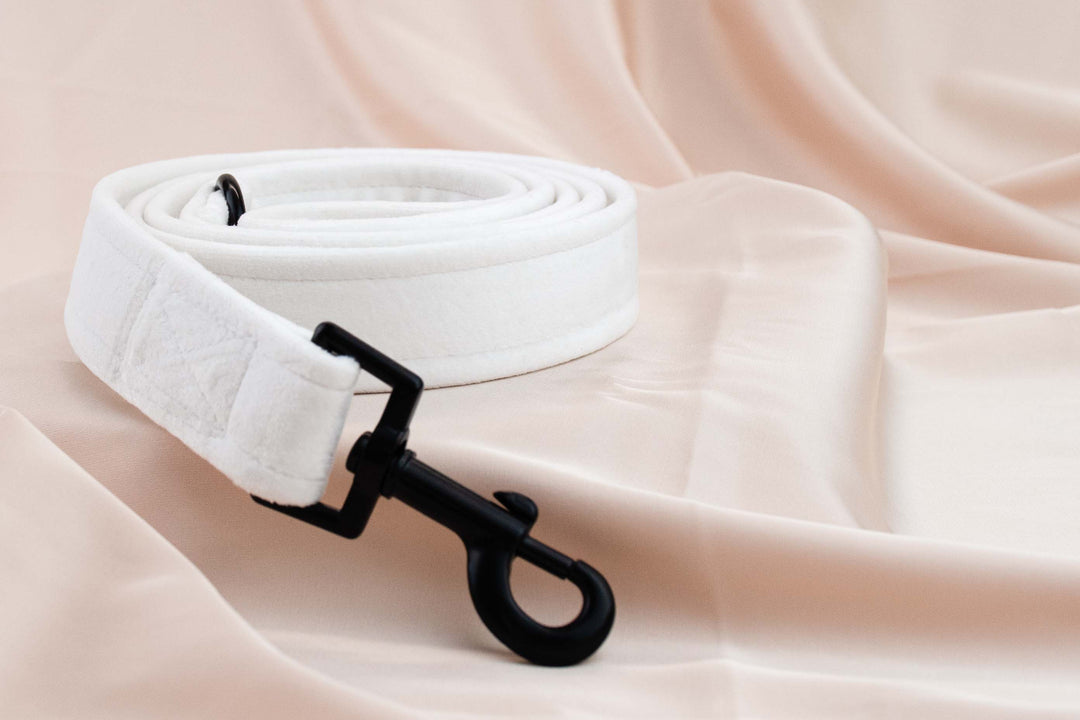 SNOW WHITE VELVET LEASH