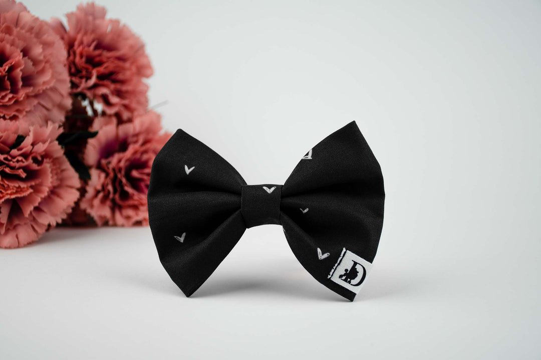 BLACK HEART BOW TIE