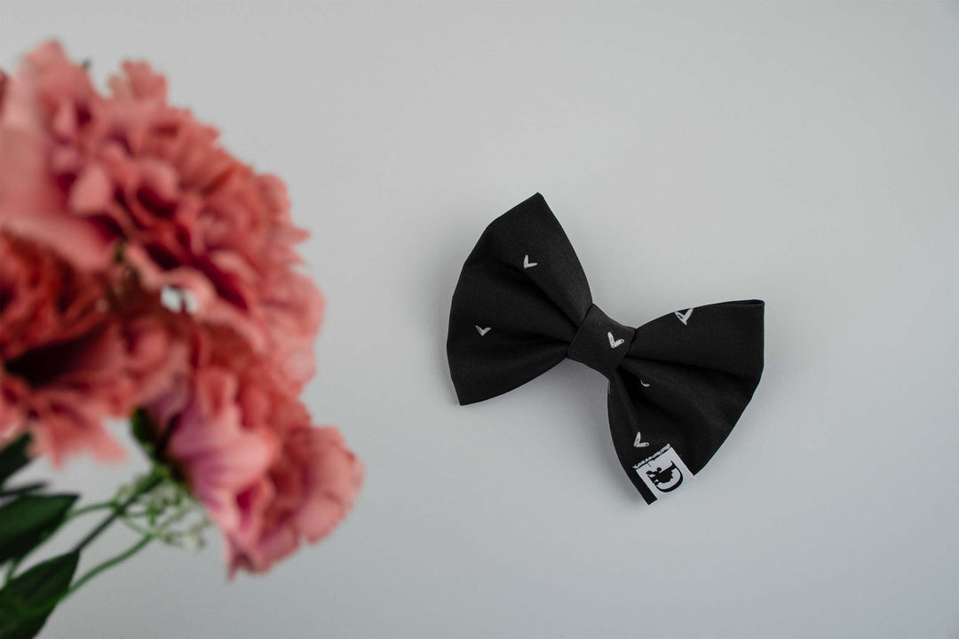 BLACK HEART BOW TIE
